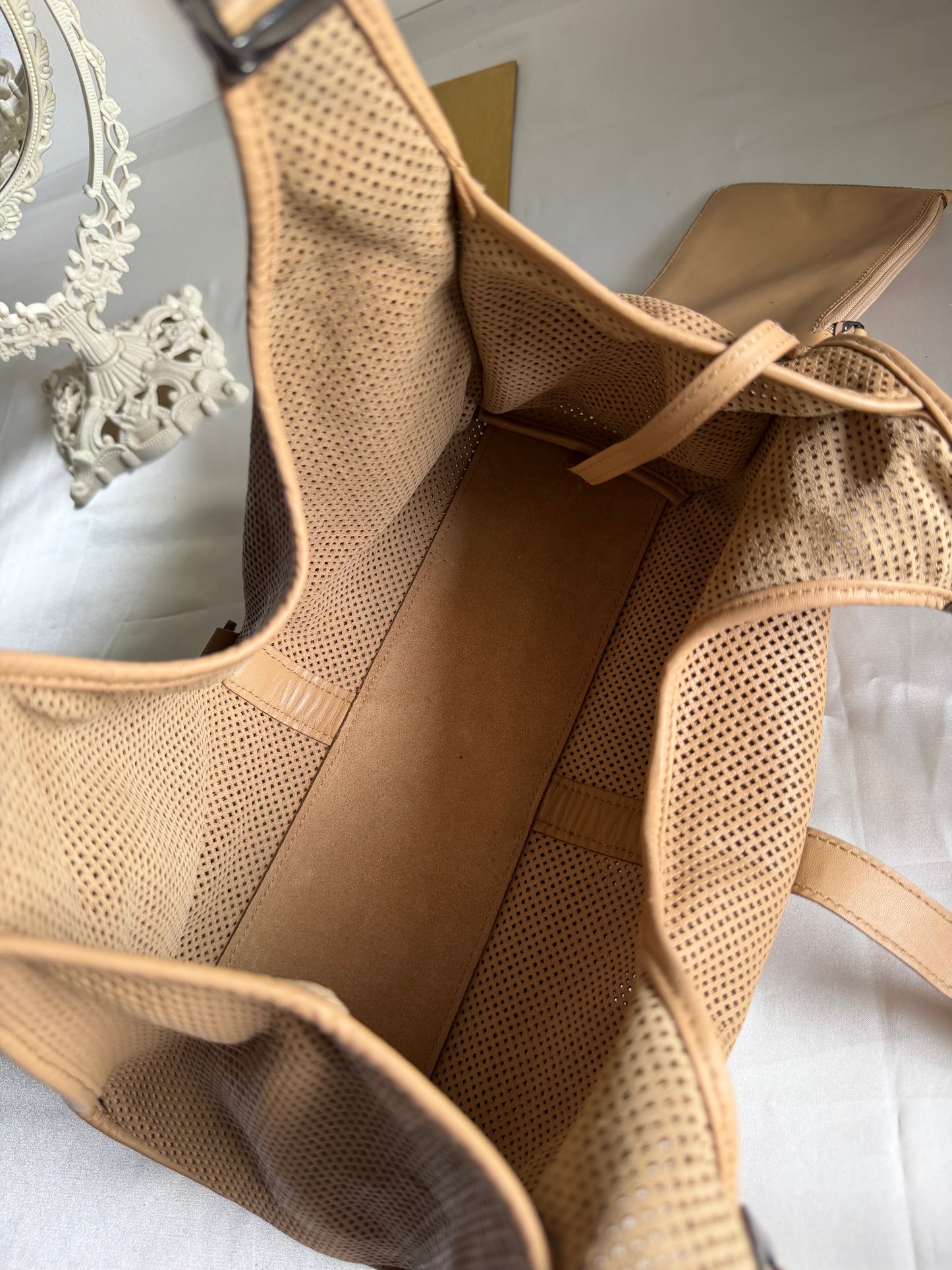 Authentic GUCCI Perforated Leather Jackie x Bardot Tan Hobo Shoulder Bag w/ Pouch (Rare/Limited)