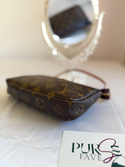 Authentic LOUIS VUITTON Pochette Accessoire Clutch Brown Monogram Canvas Leather Shoulder Bag