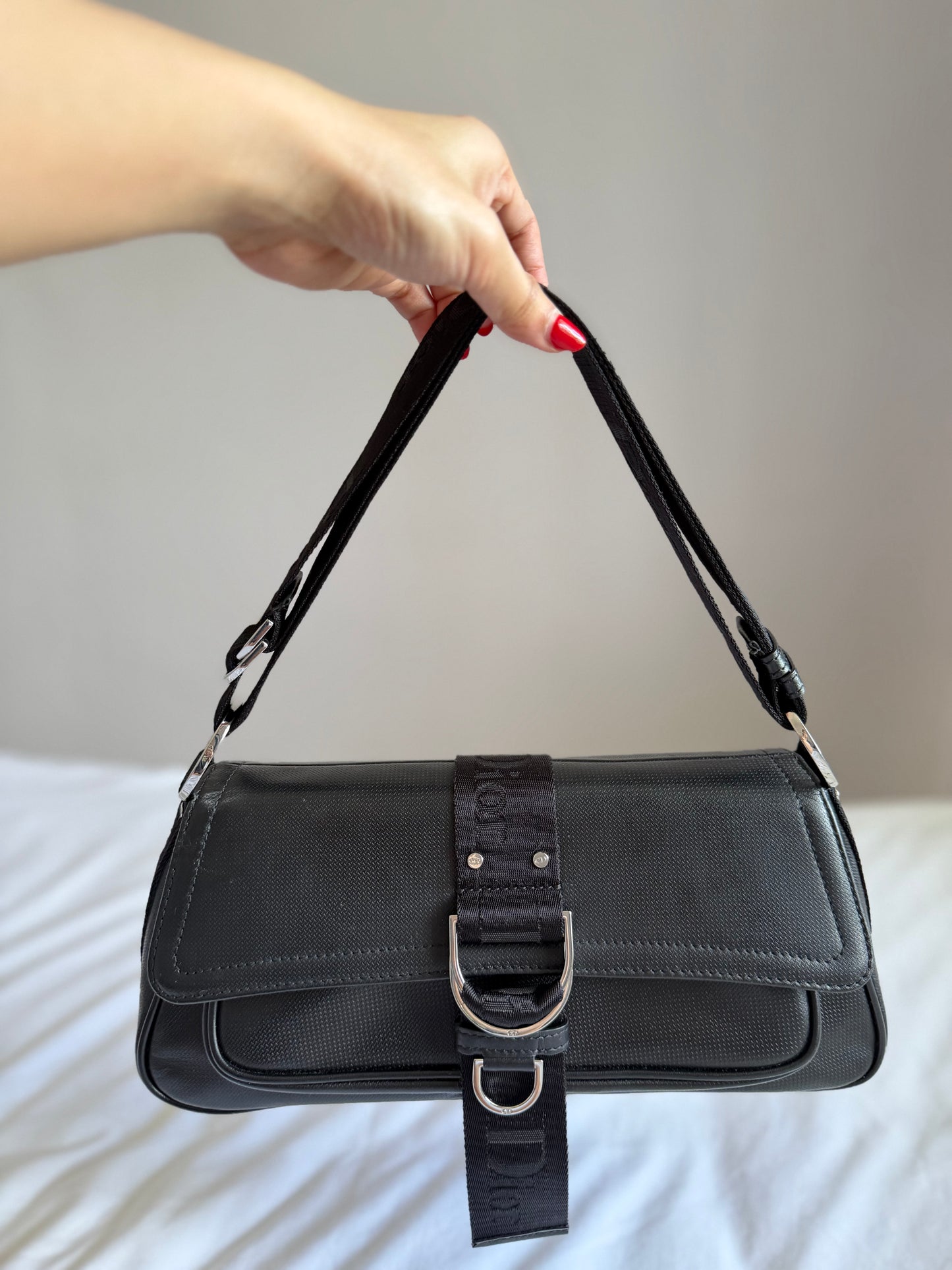 Authentische Christian Dior Hardcore Vintage Schultertasche aus schwarzem Leder