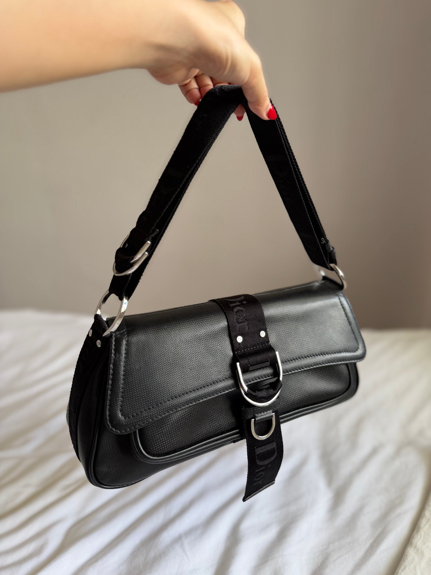 Authentische Christian Dior Hardcore Vintage Schultertasche aus schwarzem Leder